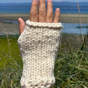 NWT Handknit Chunky Wool Fingerless Gloves ~ Unisex